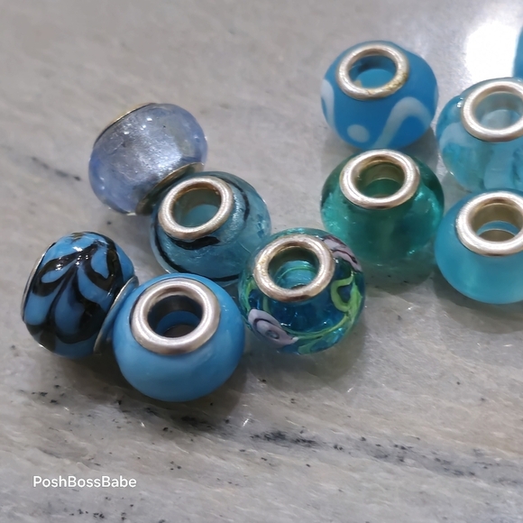 Lot of 13 European Charm Beads – Blue & Aqua Glass with Silver Tone Cores - Picture 8 of 12